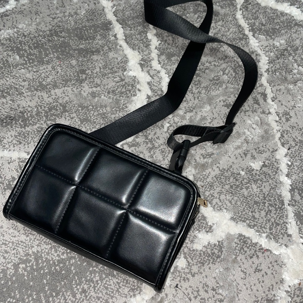 Black belt bag